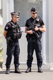 Policia franceze shpërbën grupin shqiptar të shpërndarjes së drogës pranë kufirit me Zvicrën