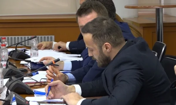 Deputeti i VV-së që votoi kundër mbështetjes financiare për ish-krerët e UÇK-së në Hagë: U dhanë 36 milionë