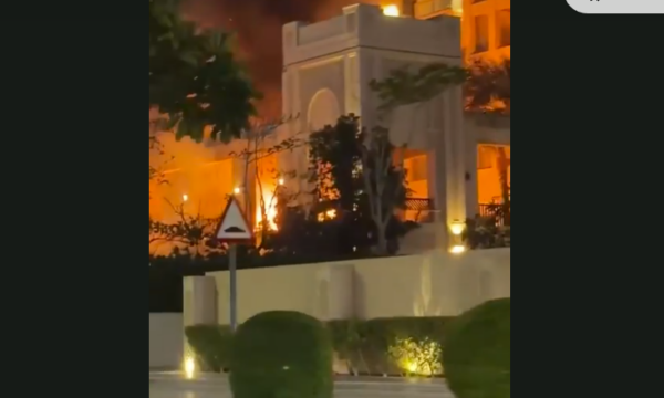 Një hotel në Dubai përfshihet nga zjarri pasi aty bien copa raketash iraniane