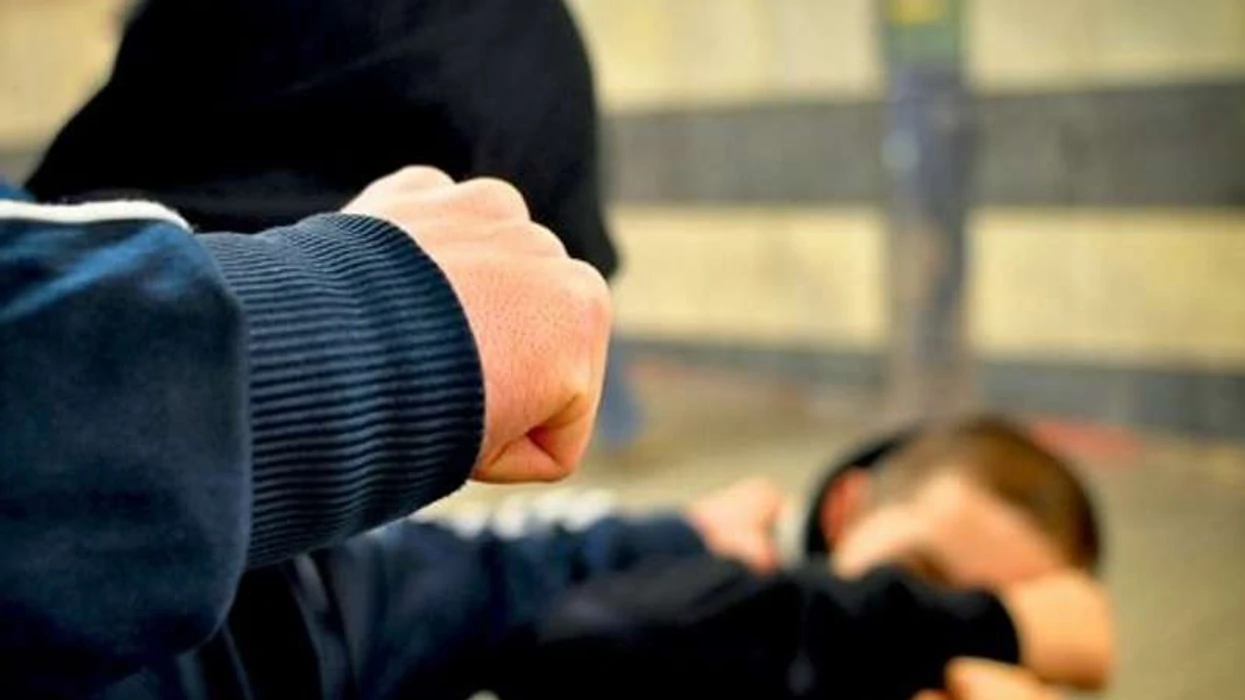 Arrestohen dy persona në Fushë Kosovë, rrahën një të dyshuar për ngacmim seksual