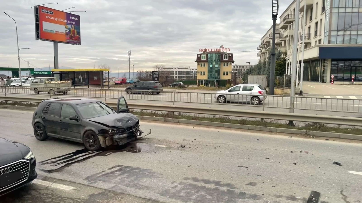 Aksident mes katër veturash në Prishtinë, lëndohen shtatë persona