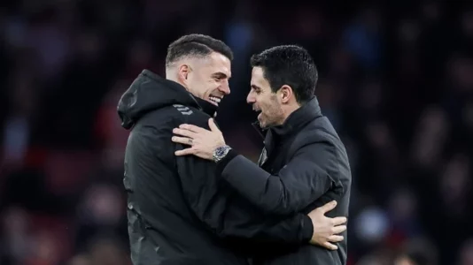 Xhaka rikthehet në “Emirates”, moment emocional me Artetën