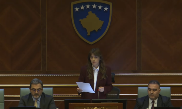 Nis seanca e sotme e Kuvendit, betohen dy deputetë të rinj