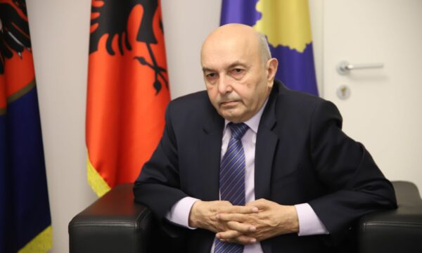 Mustafa tregon prapaskenat pas zgjedhjeve të ’21: Hoti ofroi dorëheqje para meje, s’pranova, përgjegjësia ishte e imja