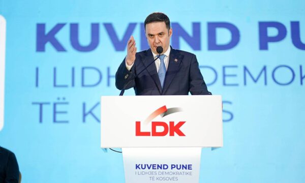 Abdixhiku ia kthen pa u vonuar Isa Mustafës: Ka mllef e zell për të më sulmuar, anëtarësia nuk e shiti shpirtin, prapaskena ka mbetë pa rol