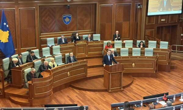 Murati paraqet projektligjin e buxhetit: Na pret situatë emergjente, rishikimin dhe ndryshimet e nevojshme t’i bëjmë më vonë