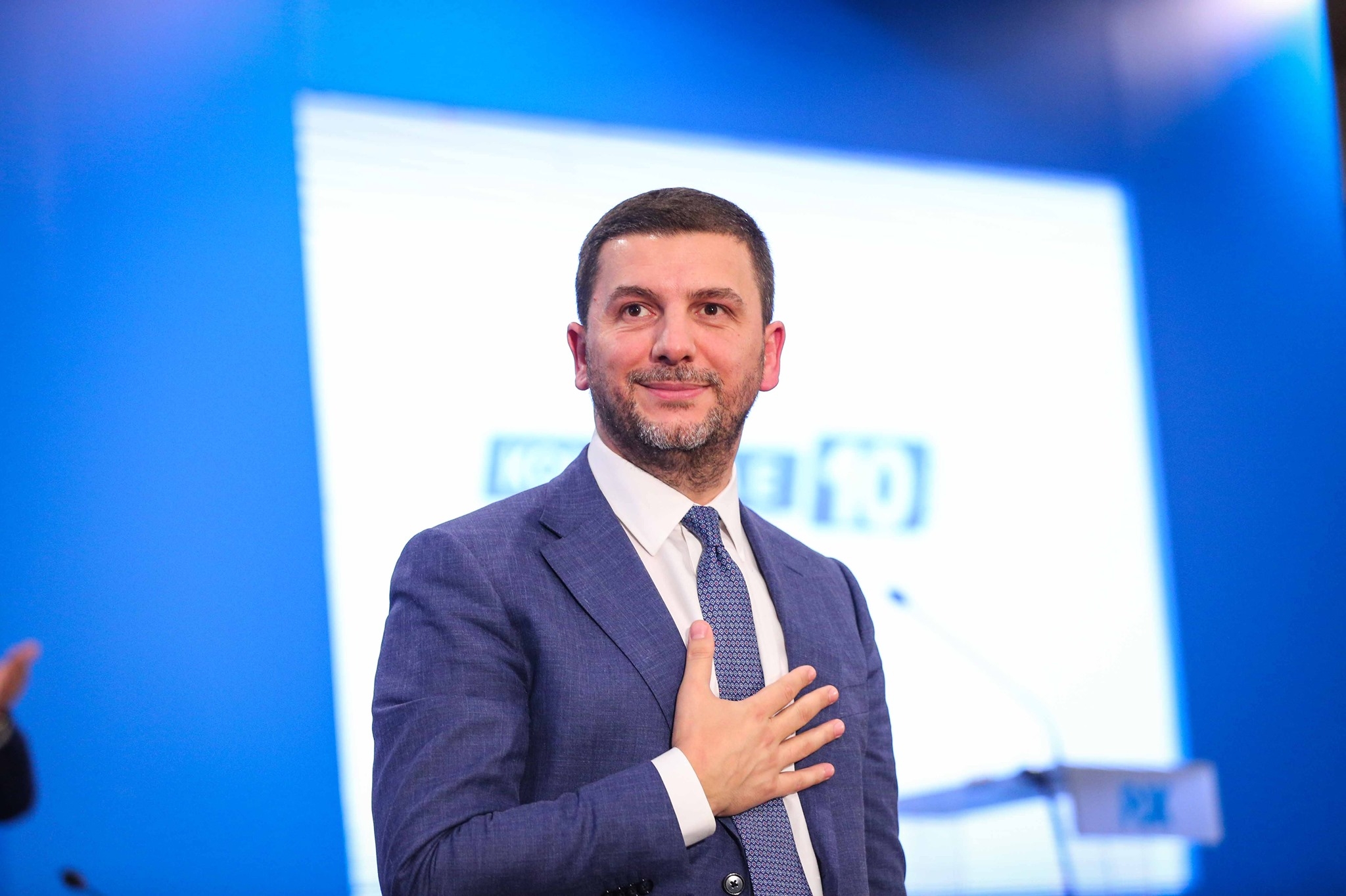 Krasniqi uron deputetët për legjislaturën e dhjetë: Kërkohet qasje e unifikuar në fazën finale të procesit në Hagë