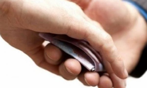 1 muaj paraburgim për dy zyrtarët e KEDS-it të dyshuar për ryshfet