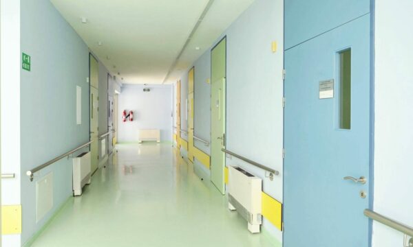 Spitali i Mitrovicës mbetet pa rrymë: Pjesë vitale janë të furnizuar përmes gjeneratorëve
