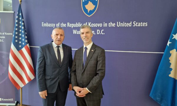 Kamberi takon Dugollin në Washington- Flasin për ta shtyrë në Capitol Hill çështjen e shqiptarëve nga Lugina e Preshevës
