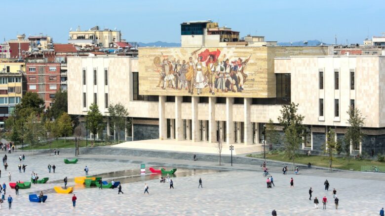 Nga Shqipëria ikën mbi 18 mijë të rinj brenda një viti