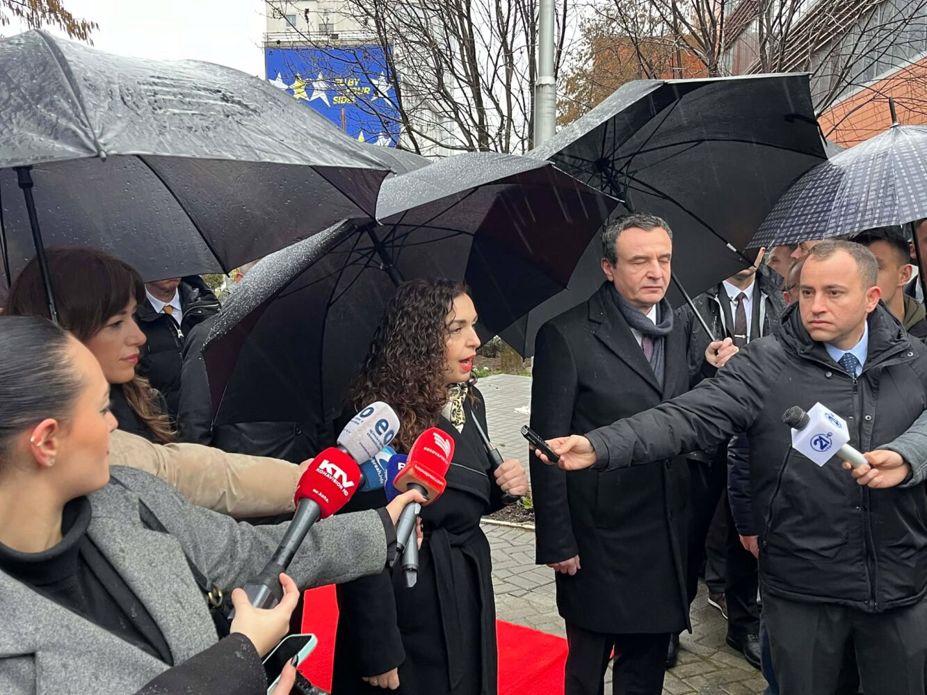 Osmani uron qytetarët për 18-vjetorin e Pavarësisë: Sakrifica e popullit të Kosovës për të arritur deri këtu ka qenë shekullore