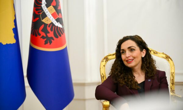 Takime në SHBA, pjesë e Marshit të 17 shkurtit, afërsi me Ramën- A po e bindë kë Osmani me ‘’fushatën’’ e saj për një mandat të dytë