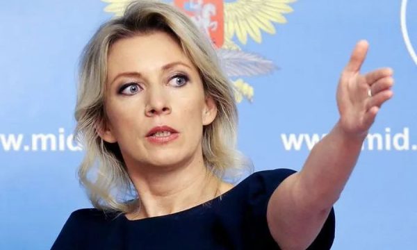 Zaharova përhap narrativë të rreme për “shpalljen e serbëve të huaj” në Kosovë