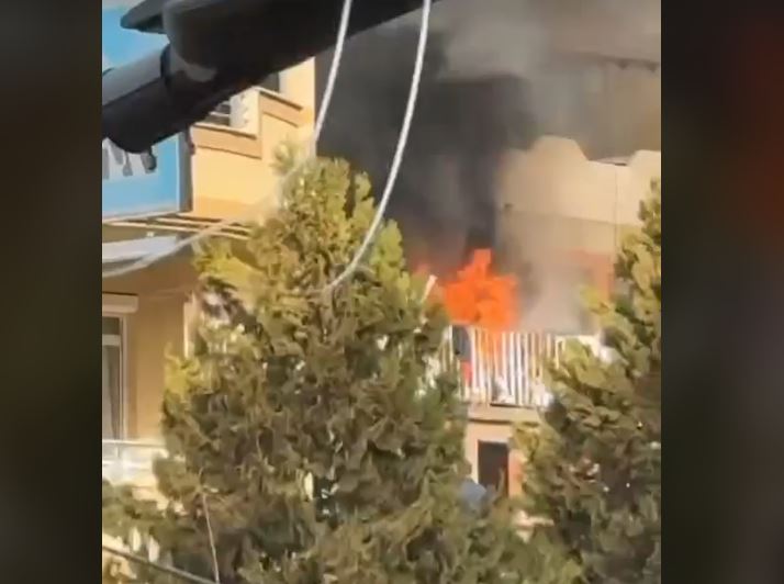 Përfshihet nga zjarri një shtëpi në “Rrugën B”