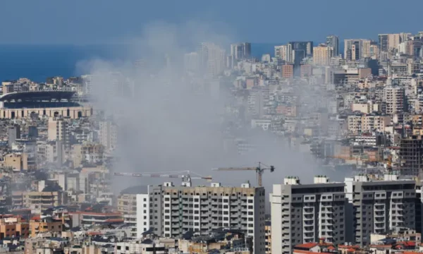 Tronditje, zemërim dhe zgjedhje të vështira për qeverinë e Libanit pasi Hezbollahu sulmoi Izraelin