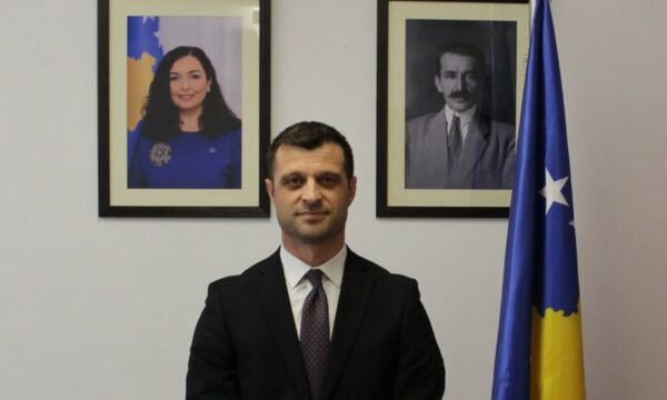 “Pritjet e mia nuk kanë qenë që të marr lëndë nëpër korridore”- deklarohet prokurori që dha dorëheqje