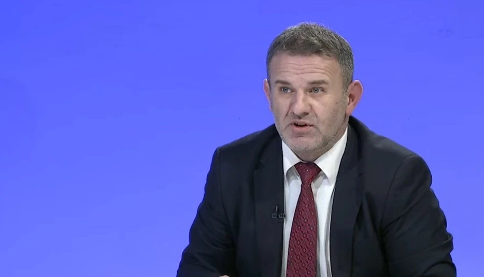 Pse Albin Kurti ishte i “detyruar” ta sakrifikonte politikisht Vjosa Osmanin?