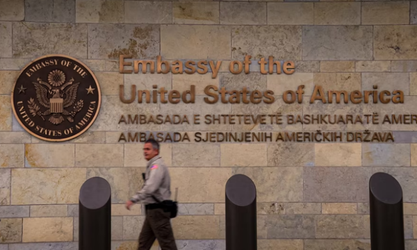 Ambasada amerikane mirëpret kompromisin e Kurtit: Çdo ndryshim që prek komunitetin serb të bëhet me miratimin e tyre