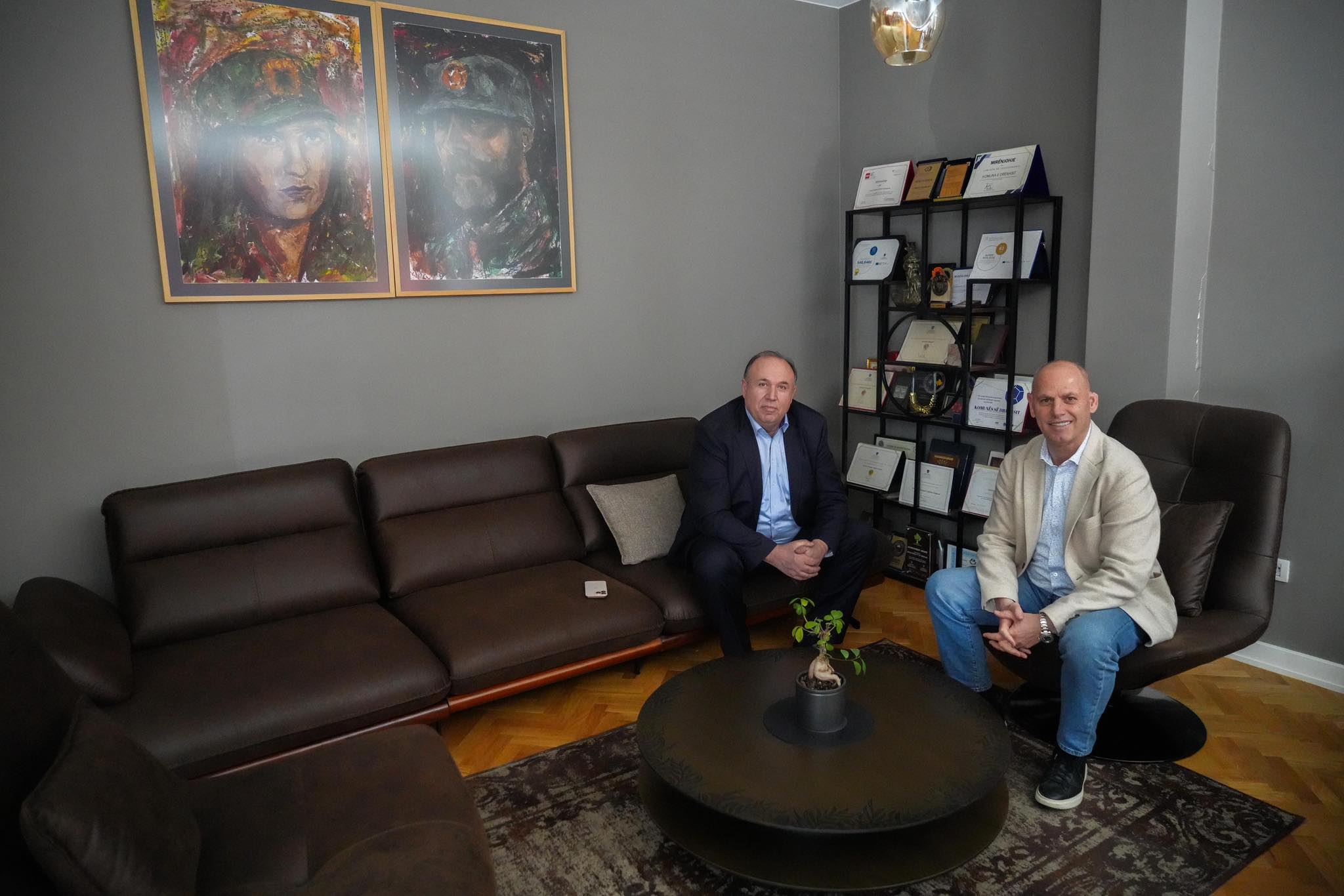 Bashota takon Lladrovcin, vlerësojnë aktualitetin politik