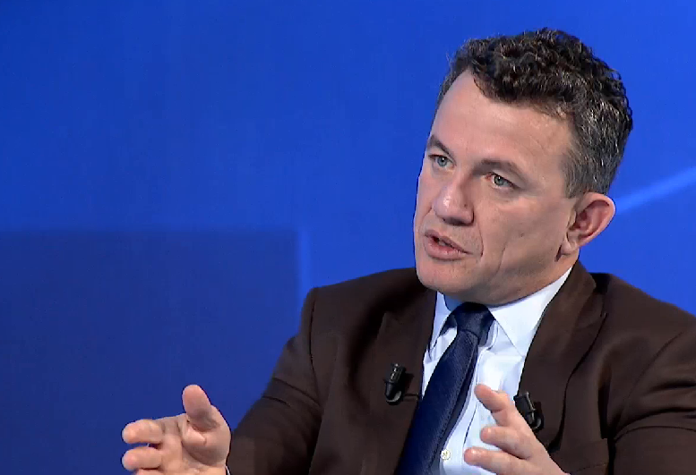 Berat Buzhala: A jam islamofob nëse kritikoj një hoxhë që lutet kundër “qafirave”?