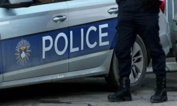 Policia kap cigare në vlerë rreth 80-85 mijë euro në Leposaviq, të dyshuarit ikin drejt Serbisë