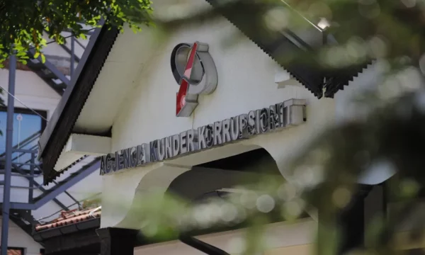 Mbi 1 mijë 400 zyrtarë ende s’e kanë deklaruar pasurinë, edhe tri ditë afat