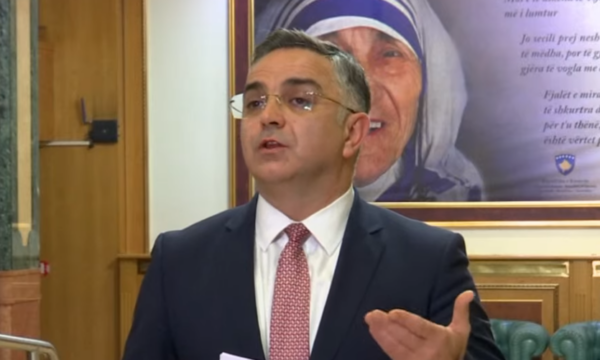 Tahiri tregon pse AAK nuk mori pjesë në seancën për ndryshimet kushtetuese: I përngjante një cirku e jo një seance serioze