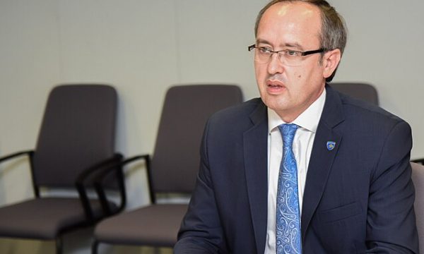 Rreth 3 miliardë euro investime kapitale për katër vjet, pyet Hoti: Cilat projekte u realizuan, ku shkuan ato para?