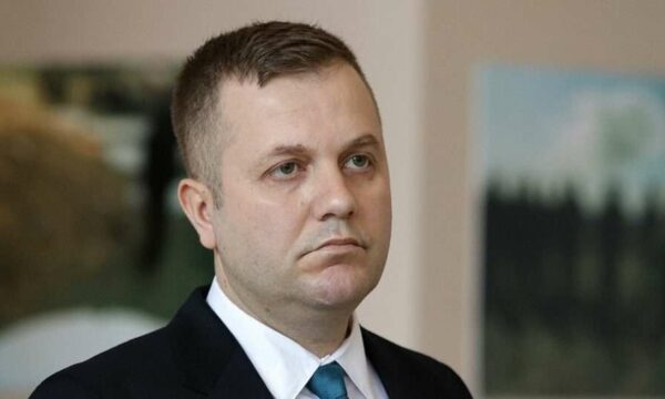 Sallahu i LVV-së thotë se s’shkohet në zgjedhje nëse nuk zgjidhet Presidenti, jep një ide të çuditshme për pezullim të afatit