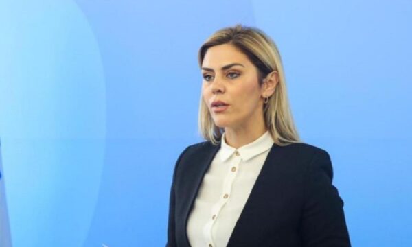 “Zhgënjyese”, Blerta Deliu i reagon “Qumilit”: Artisti matet me aftësinë për të hapur horizonte të reja e jo në këtë formë