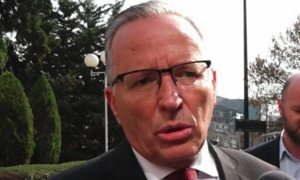 Hamza për dekretin e Osmanit: Vendimi në përputhje me rendin kushtetues
