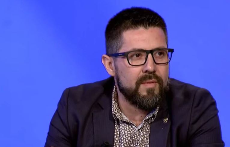 Dardan Krasniqi: VV po bie në kundërthënie – nga kandidatura e Konjufcës te ajo e Mulhaxha-Kollçakut