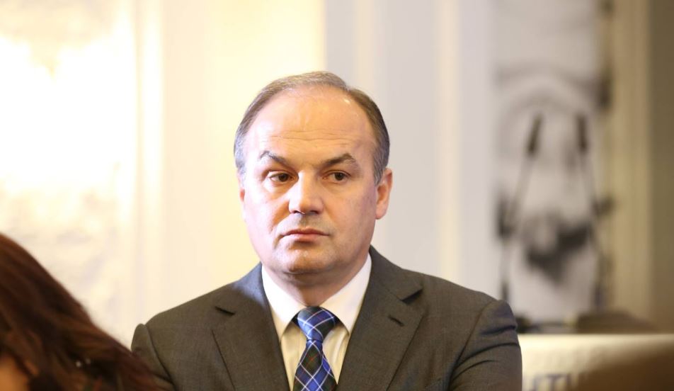 Hoxhaj: Kur bota përballet me sfida të mëdha, Qeveria e Kosovës po luan me shtetin