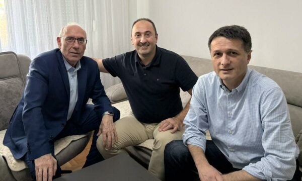Liburn Aliu nxjerr postim: Ju urojmë lirim të shpejt shokëve që po mbahen padrejtësisht në Hagë