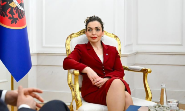 Presidenca thotë se Osmani po e pret Gjykatën Kushtetuese për ta nënshkruar dekretin për datën e zgjedhjeve të reja