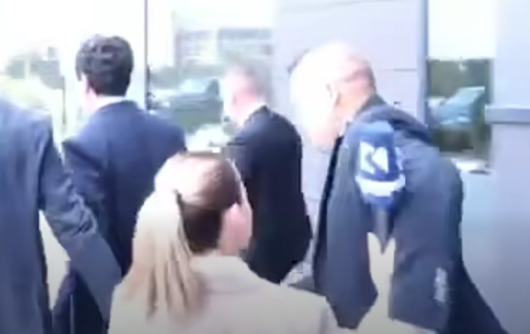 AGK dënon sjelljen e mbrojtjes së Kurtit që pengoi punën e gazetares së Klan Kosova