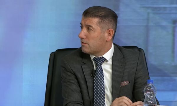 Avokati: Osmani t’i shpallë zgjedhjet e reja deri më 5 prill, më pas Haxhiu ia merr kompetencat, mund t’ia anulojë dekretin për shpërndarjen e Kuvendit