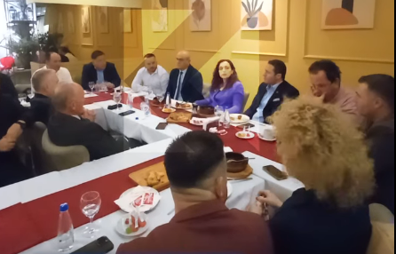 Osmani iftar në Lipjan, Haxhi Avdyli me të – raportohet se kishte edhe përfaqësues të LDK’së
