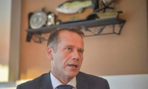 Kos anulon vizitën në Prishtinë, Arifi: Politika e jashtme e Kosovës ka vdekur