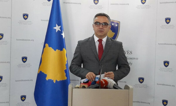 Tahiri i AAK-së mban konferencë për media