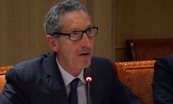 Joseph: Kriza politike në Kosovë rrezikon interesat e shtetit