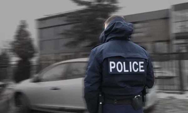 Rasti në Pejë: Bashkëshortja i dërgoi video burrit duke e kërcënuar se do ta vrasë fëmijën e tyre