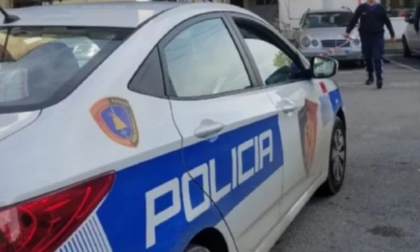 Arrestohet 29-vjeçari në Fier, tentoi të vriste një çift duke i përplasur me veturë