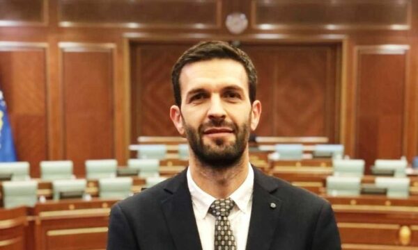 Rrahmani: Të hiqet akciza e TVSH’ja për derivatet, qeveria urgjentisht të marrë masa konkrete –  nesër mund të jetë vonë