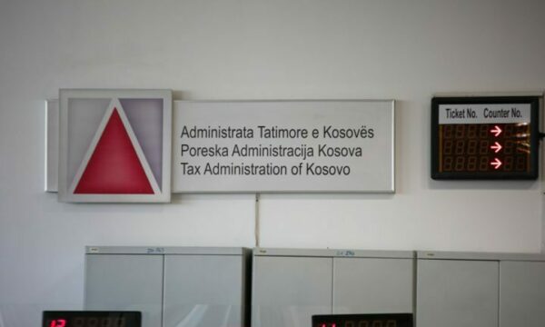 ATK ia mbyll lokalin për borxhe në Gjakovë, pronari heq vulat dhe vazhdon punën