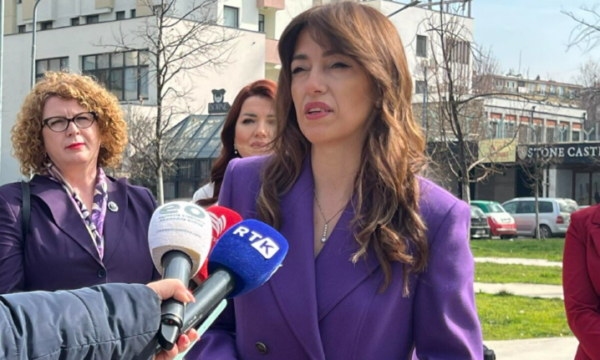 Haxhiu nuk përgjigjet për çështjen e presidentit dhe Kuvendit: Sot fokusi janë gratë