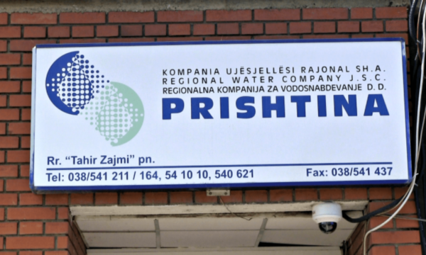 KRU “Prishtina” me kontrata për shërbime, konsumatorët që nuk nënshkruajnë – shkyçen nga rrjeti i ujësjellësit