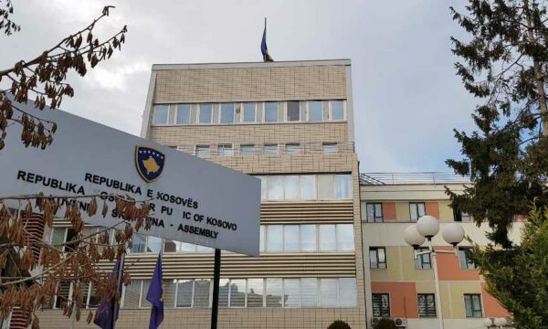 Mblidhen disa komisione parlamentare