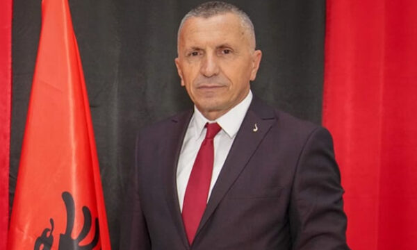 Kamberi: NATO të rishikojë vendimin për Zonën Tokësore të Sigurisë pas provokimeve të vazhdueshme të Vuçiqit